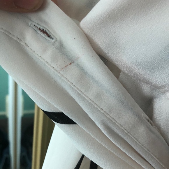 Black and white striped longsleeve beauty - Picture 4 of 4